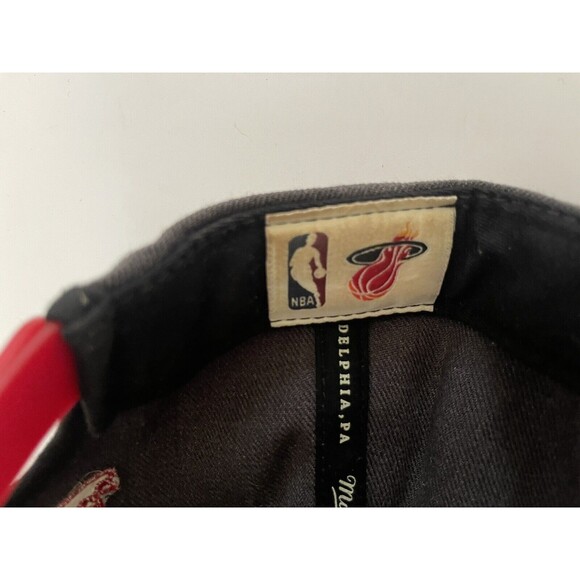 Mitchell & Ness Miami Heat Gray/Black/Red Adjustable Snapback Hat - Picture 7 of 7